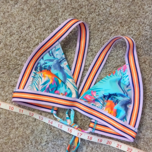 Xhilaration Bikini Top, Swimsuit . Size M - Picture 7 of 7